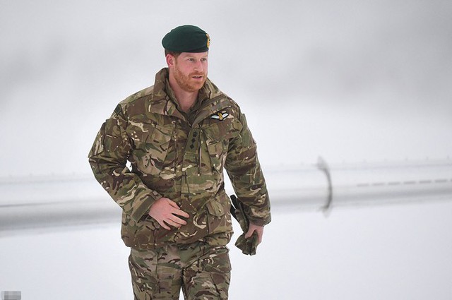 Harry đã có cuộc gặp gỡ các lực lượng vũ trang Anh tham gia khóa huấn luyện sinh tồn mùa đông ở Bắc Na Uy hôm 14/2.
