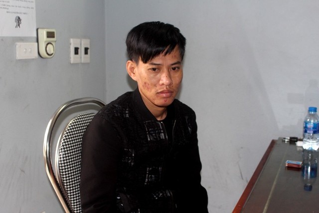 
Cơ quan CSĐT huyện Ninh Giang tiến hành khởi tố bị can và bắt tạm giam 4 đối tượng gây ra vụ nổ nhà anh Luyên. Ảnh: Đ.Tùy
