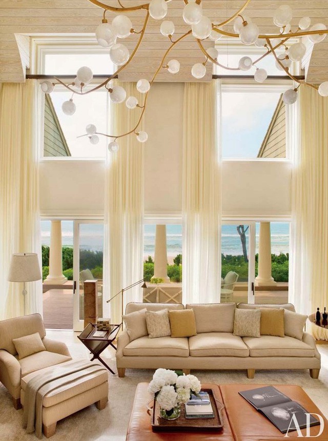 
Không gian phòng khách vô cùng thanh lịch và đầy thu hút với kiểu thiết kế trần cao.
