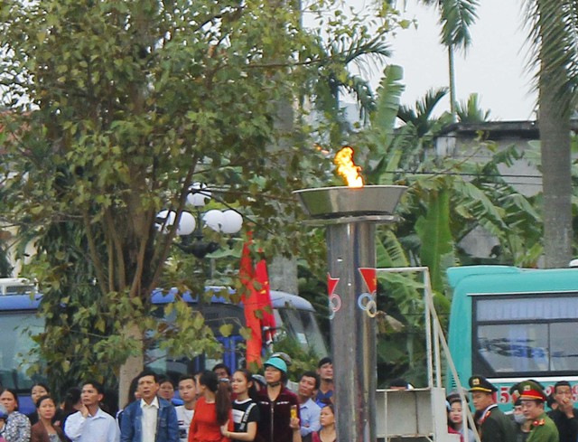 Ngọn đuốc đỏ rực được thắp lên, đại diện cho nhiệt huyết, niềm tin và niềm hi vọng của các thế hệ chiến sĩ bộ đội cụ Hồ. Năm 2019, toàn huyện Thanh Hà có 280 chiến sĩ điều chuyển vào các đơn vị quân sự và công an.