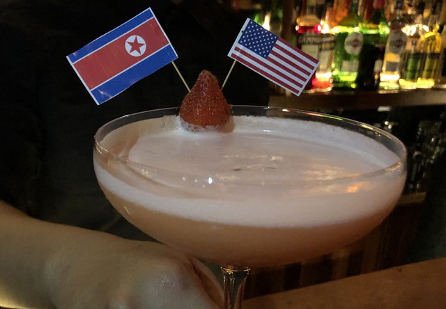 
Cocktail có tên Make the world great again tại một nhà hàng ở Hàng Than. Ảnh: Anh Tú (VnExpress)
