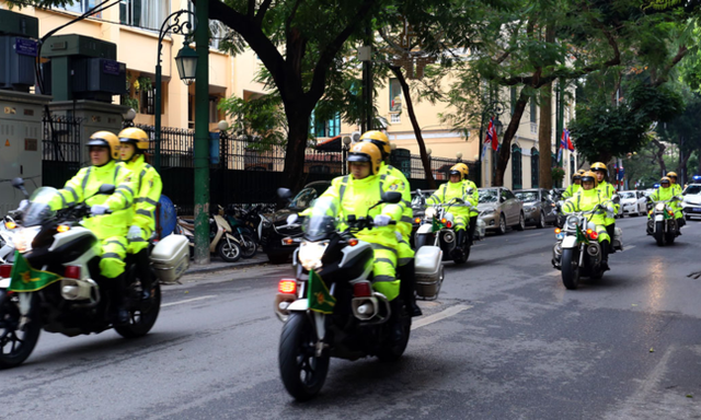 
Cảnh sát giao thông Hà Nội diễn tập dẫn đường cho các phái đoàn tham gia Hội nghị Mỹ Triều sáng 25/2. Ảnh: Bá Đô
