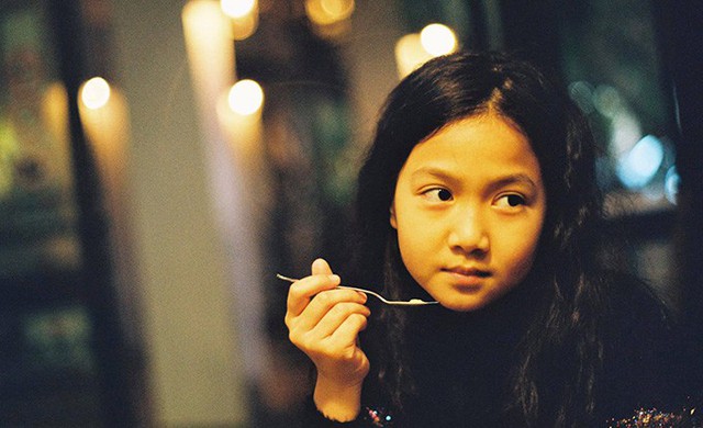 Bé Chip là trái ngọt đầu tiên trong cuộc hôn nhân của diễn viên Mạnh Trường và bà xã Phương Phạm. Một năm gần đây, cô bé lớn phổng phao và ngày càng ra dáng thiếu nữ.