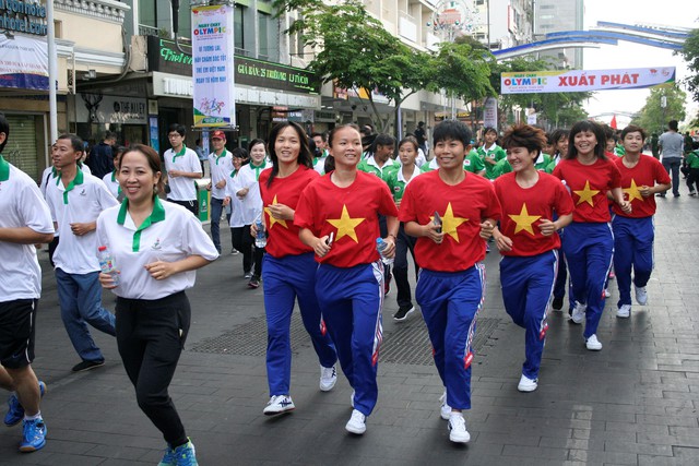 
Người dân tham gia Ngày chạy Olympic vì sức khỏe toàn dân 2018. Ảnh: MINH DIỄM
