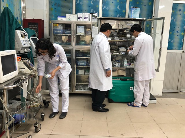 
Kiểm tra cơ số thuốc, vật tư trang thiết bị phục vụ Hội nghị thượng đỉnh Mỹ - Triều, tại Bệnh viện Đa khoa Xanh Pôn, sáng 26/2.
