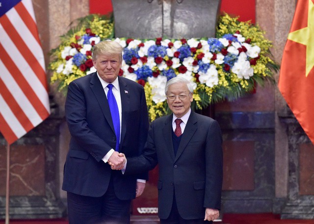 
Tổng Bí thư, Chủ tịch nước Nguyễn Phú Trọng tiếp Tổng thống Donald Trump. Ảnh VGP/Nhật Bắc
