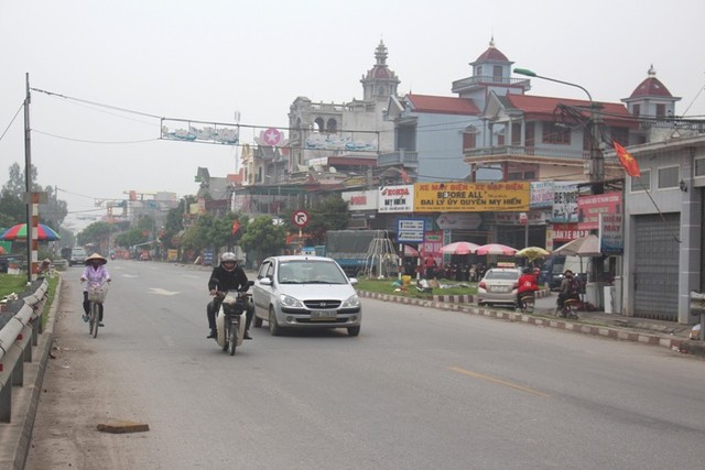 
Khu vực chân cầu Ràm (thôn Do Nghĩa, xã Nghĩa An), nơi xảy ra vụ tai nạn giao thông vào tối 14/2 khiến chị Phương tử vong. Ảnh: Đ.Tùy
