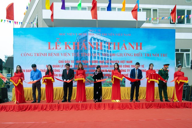 Bộ trưởng Bộ Y tế cắt băng khánh thành Bệnh viện Tuệ Tĩnh quy mô 100 giường điều trị nội trú thuộc Học viện Y Dược học cổ truyền Việt Nam