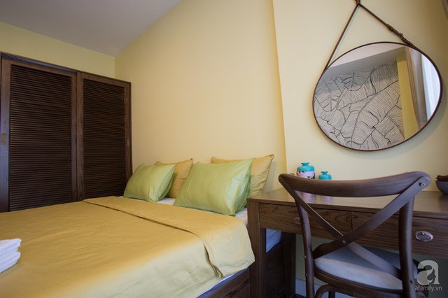 
Căn phòng ngủ thứ hai cũng được trang trí tương tự, giữ lại sự đơn giản và gọn gàng nhất có thể.
