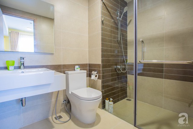 
Phòng tắm được decor theo phong cách hiện đại giúp mọi người cảm thấy thoải mái và tiện lợi hơn khi sử dụng.
