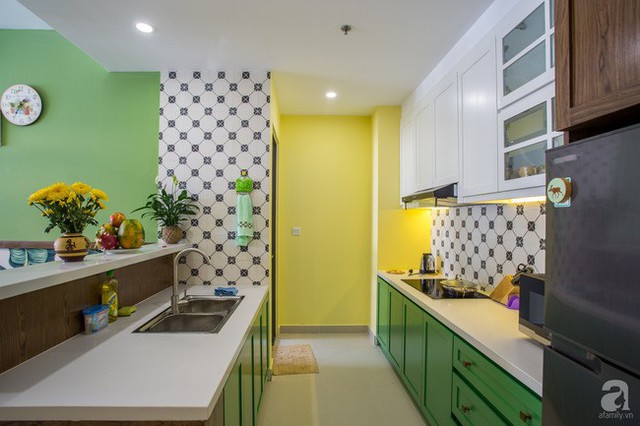 
Không gian nấu nướng tiện nghi với điểm nhấn từ gạch ốp tường tăng độ sáng và rộng cho căn phòng.
