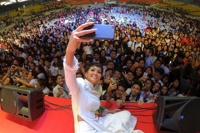 Sau cuộc thi Miss Universe 2018, HHen Niê trở thành người đẹp được cộng đồng quốc tế yêu mến bởi nghị lực vượt qua khó khăn đi đến thành công của bản thân. Một số tờ báo tại Philippines còn ưu ái gọi cô là  Lọ Lem của Việt Nam  qua cậu chuyện truyền cảm hứng.