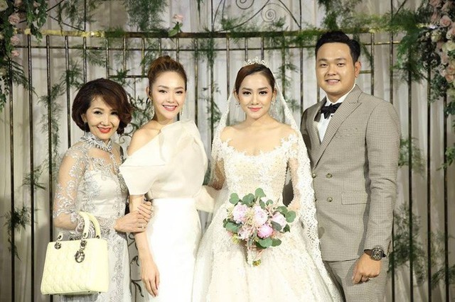 Thời điểm diễn ra đám cưới của em trai Minh Hằng, nhan sắc của cô dâu cũng thu hút nhiều sự quan tâm của công chúng.