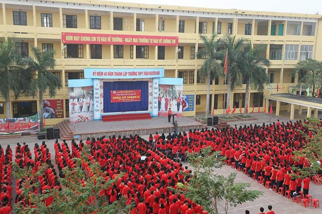 
Trường THPT Trần Nguyên Hãn được đông đảo phụ huynh, học sinh tin yêu vì sứ mệnh, triết lý giáo dục
