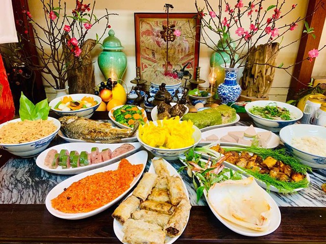 Mâm cỗ cúng 11 món của gia đình diễn viên Diệu Hương, được người đẹp thực hiện với sự hỗ trợ của mẹ chồng.