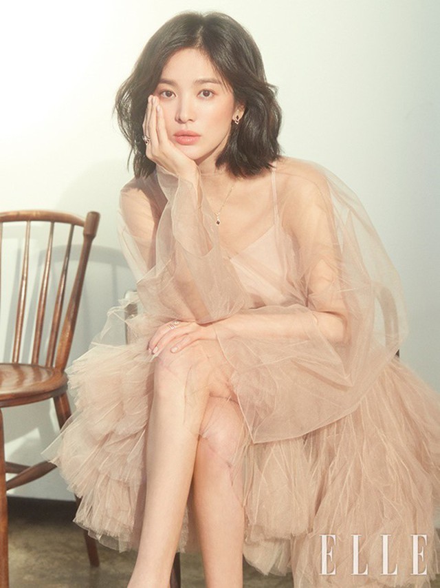 Song Hye Kyo xinh đẹp rạng ngời trên tạp chí.