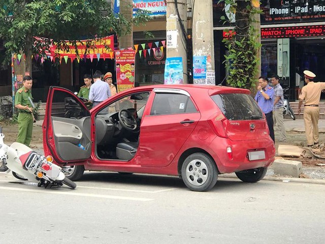 Hiện trường một vụ mở cửa ôtô gây tai nạn nghiêm trọng tại Nghệ An. Ảnh: P.H.