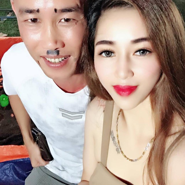 Hiệp gà viết: Yêu em và đánh dấu tên cô gái có tên Oanh Nguyễn, khiến fan đồn đoán hai người đang hẹn hò