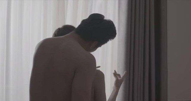 Cảnh khỏa thân của Lâm Khánh Chi và Mạnh Đồng trong phim.