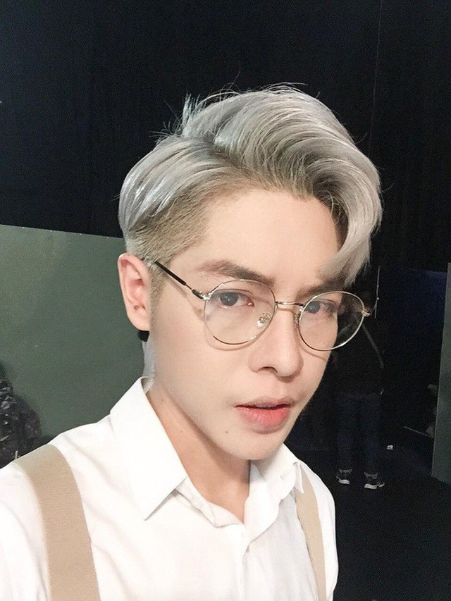 Với ngoại hình mới cùng tài năng âm nhạc, trong tương lai, chàng ca sĩ trẻ sẽ tự tin và tiến xa hơn nữa trên con đường nghệ thuật.
