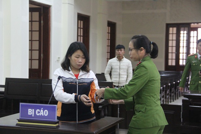 Lang Thị Liên bị TAND tỉnh Nghệ An tuyên phạt 8 năm tù.