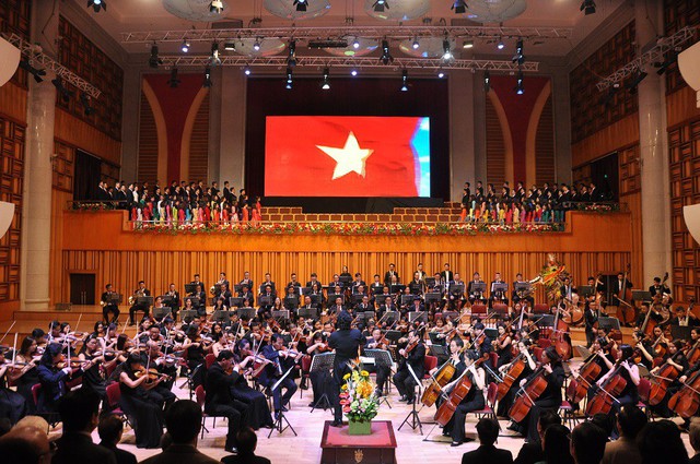 Dàn nhạc giao hưởng Hà Nội sẽ cùng Dàn hợp xướng Vinschool One biểu diễn trong “Giao hưởng mùa xuân” dưới sự chỉ huy của NSƯT Trần Vương Thạch