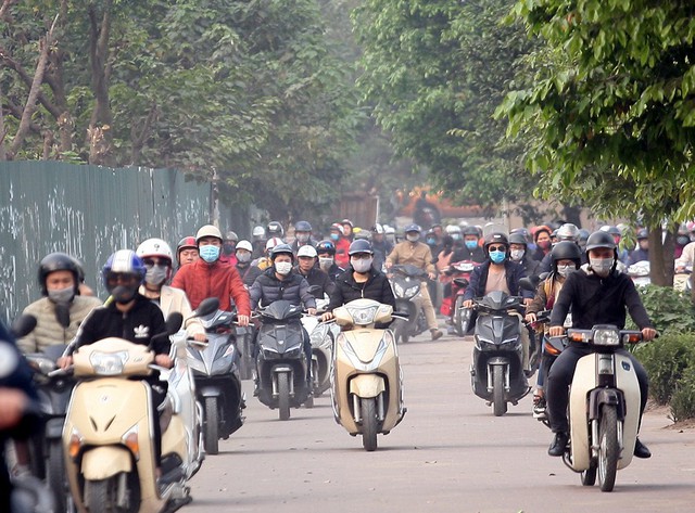 Rất nhiều người dân di chuyển tại tuyến đường này cho biết họ không thể sử dụng tuyến buýt BRT bởi nơi làm quá xa nhà chờ, hoặc công việc hàng ngày phải di chuyển quá nhiều.