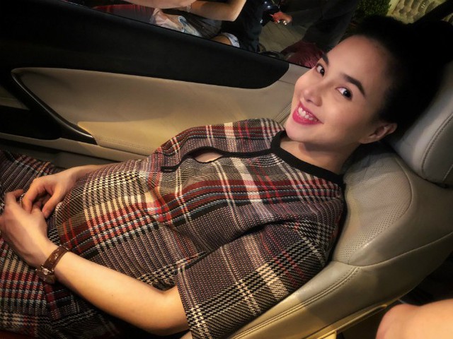 Cuối tháng 9/2019, Victor Vũ đăng ảnh vợ bầu nằm trên ghế xe hơi kèm theo chú thích: Bố sắp về rồi, cứ bình tĩnh.