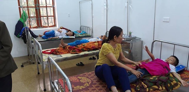 7 học sinh điều trị tại Trạm xá Cẩm Thăng.