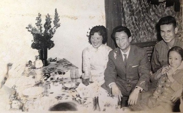 Sau khi nghệ sĩ Văn Hiệp qua đời, chuyện tình của ông và vợ - bà Kim Dung từng gây “sốt” dư luận. Những hình ảnh trong ngày cưới của vợ chồng cố nghệ sĩ Văn Hiệp được báo chí đăng tải và người hâm mộ chia sẻ chóng mặt.