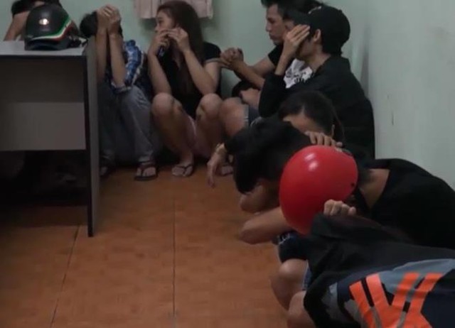 
Qua test nhanh, cơ quan phát hiện 19 người dương tính với chất ma túy.

