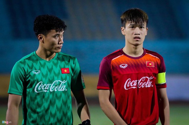 
Thủ môn Bùi Tiến Dũng cùng các đồng đội tại U22 Việt Nam đang tích cực chuẩn bị cho vòng loại giải U23 châu Á diễn ra trên sân nhà. Ảnh: Minh Chiến.
