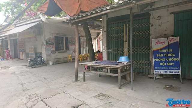 
Một quầy thịt lợn ở phường Thúy Lĩnh (quận Hoàng Mai, Hà Nội) ngày thường rất đông khách, nay cũng đóng cửa. Ảnh: Tuổi trẻ Thủ đô.
