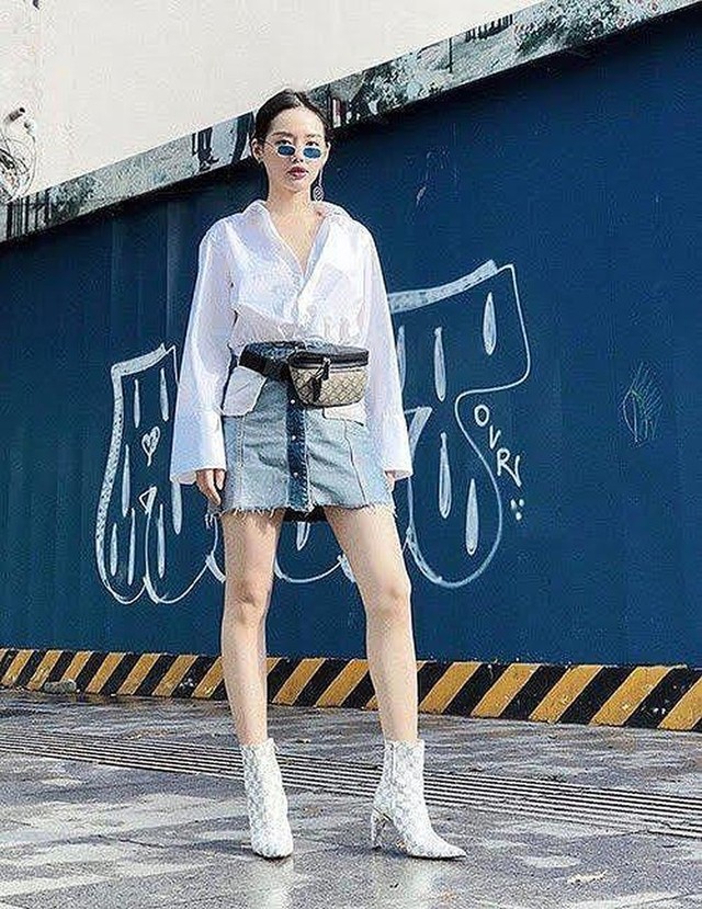Người mẫu Khánh Linh The Face tự tin xuống phố với thiết kế tương tự.