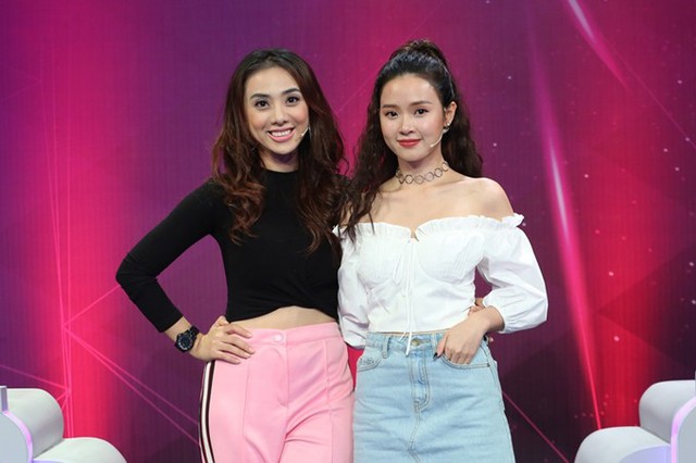 Miko Lan Trinh (trái) và Midu là hai khách mời tiếp theo của chương trình Giác quan thứ 6. Hai người đẹp diện trang phục năng động khi đi ghi hình cùng nhau.
