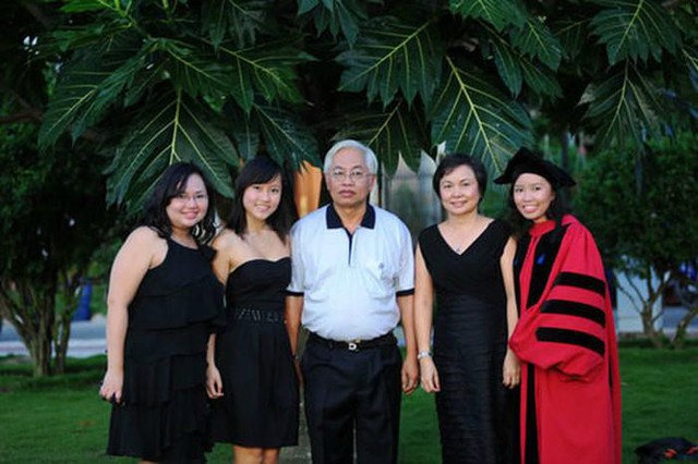 
Đại gia đình của bà Cao Thị Ngọc Dung (Phương Giao đứng ngoài cùng bên trái).
