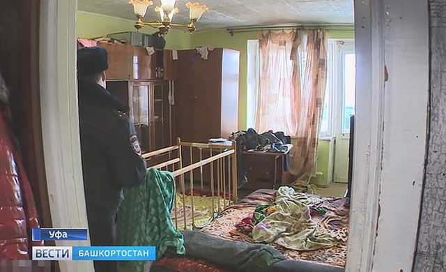 Phòng ngủ nơi bà mẹ 21 tuổi ở Ufa, Nga ném con gái 2 tuổi. Ảnh: GTRK.tv.