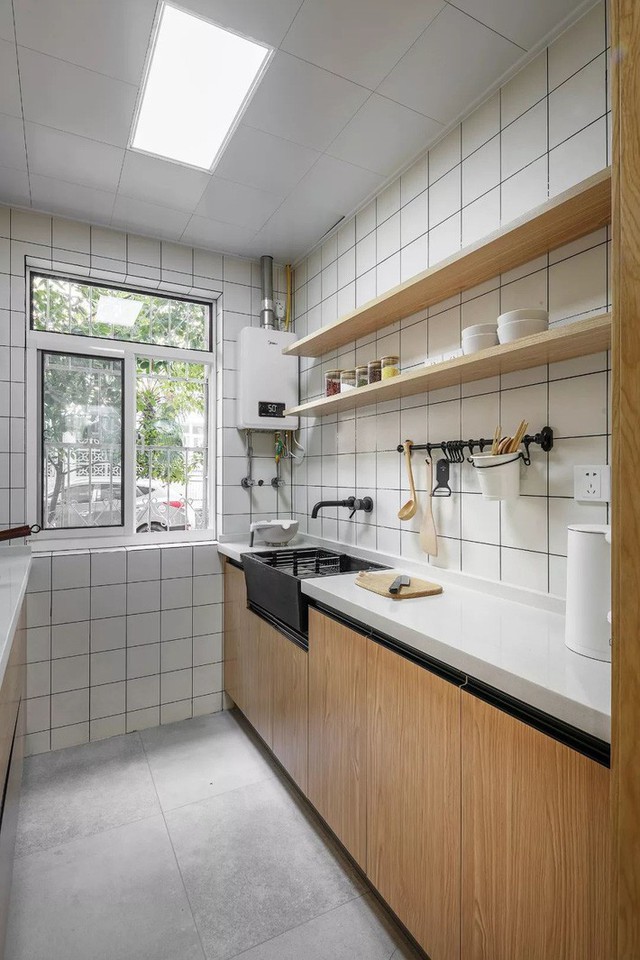 
Không gian bếp được cải tạo với cách decor và sắp xếp đồ thông minh.
