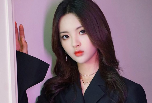 Dương Si&ecirc;u Việt lu&ocirc;n bị chế nhạo l&agrave; nghệ sĩ thảm họa. C&ocirc; được bầu chọn l&agrave; gương mặt đẹp nhất Trung Quốc.