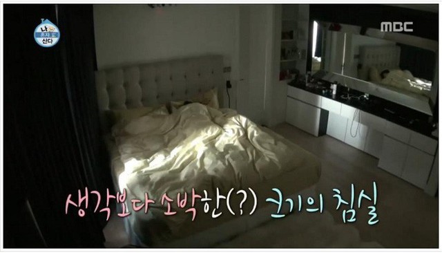 
Phòng ngủ của nam ca sĩ được xuất hiện đầu tiên và được chính Seung ri giới thiệu là rất yêu thích vì sự thoải mái.
