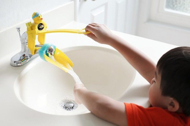 
4. Đồ dùng giúp mở rộng vòi nước cho trẻ em.
