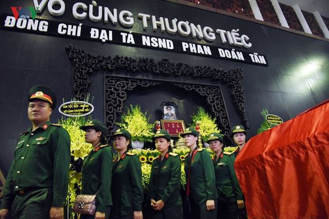 Trong cuộc đời hoạt động nghệ thuật được mang tiếng h&aacute;t h&agrave;o sảng v&agrave; đam m&ecirc; phục vụ đồng b&agrave;o v&agrave; chiến sỹ, NSND Do&atilde;n Tần đ&atilde; c&oacute; một sự nghiệp &acirc;m nhạc th&agrave;nh c&ocirc;ng với c&aacute;c ca kh&uacute;c ghi dấu t&ecirc;n tuổi của &ocirc;ng trong l&ograve;ng c&ocirc;ng ch&uacute;ng y&ecirc;u nhạc.