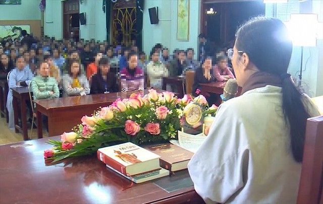 Một buổi thuyết giảng của bà Phạm Thị Yến với các phật tử. Ảnh: CTV