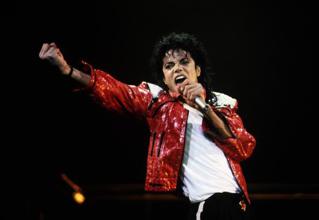 Ông hoàng nhạc pop Michael Jackson cũng từng biểu diễn trong tiệc sinh nhật của ông Jefri - cha ruột Faiq.
