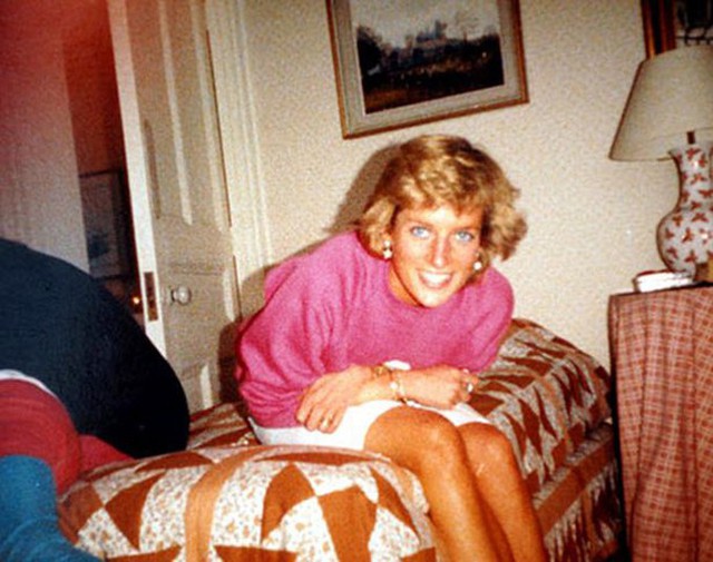Diana được con trai chụp tại nhà bạn thân ở Highgrove năm 1989. Ảnh: UK Press.