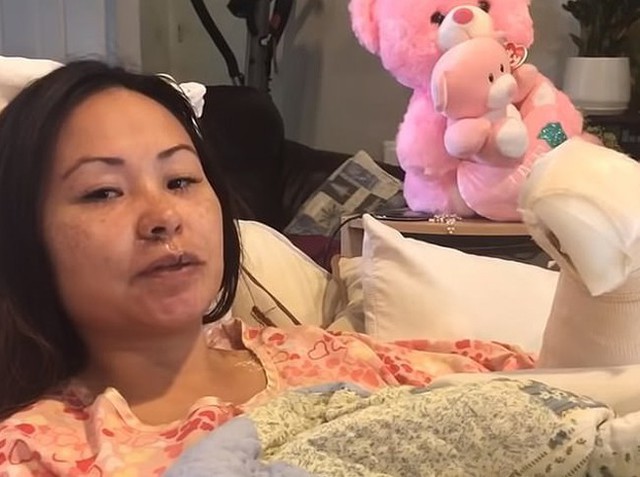 Cô Tanya Nguyễn công tác tại một trường tiểu học ở Beverly Hills đã được xuất viện sau ca mổ điều trị vết thương trong vụ tấn công. Ảnh: Daily Mail