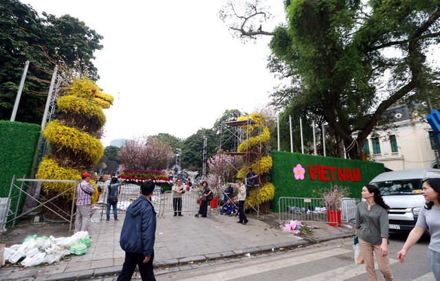 Tối ngày 29/3, lễ hội hoa anh đào 2019 chính thức khai mạc và kéo dài đến hết ngày 31/3. Đây là lễ hội thường niên diễn ra nhiều năm vừa qua và được sự đón nhận của đông đảo người dân Hà Nội.
