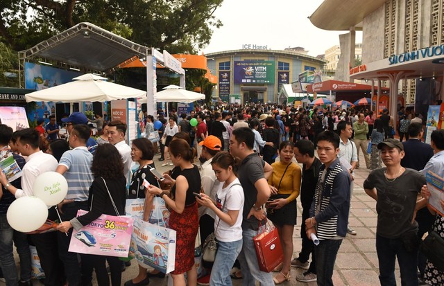 
Một hãng hàng không có khoảng 5.000 vé máy bay khuyến mãi giá từ 149.000 đồng (chưa gồm thuế, phí), cùng hàng nghìn combo du lịch trọn gói tiết kiệm đến 50% khiến nhiều người quan tâm.
