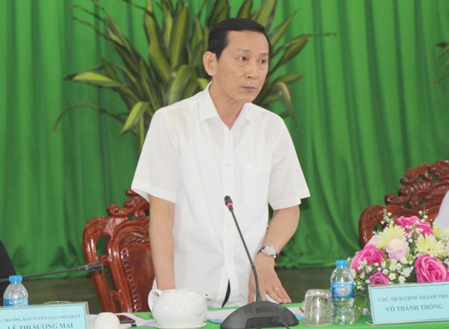 
Chủ tịch UBND TP Cần Thơ Võ Thành Thống trả lời báo chí vào chiều 28/3. Ảnh: Anh Minh.
