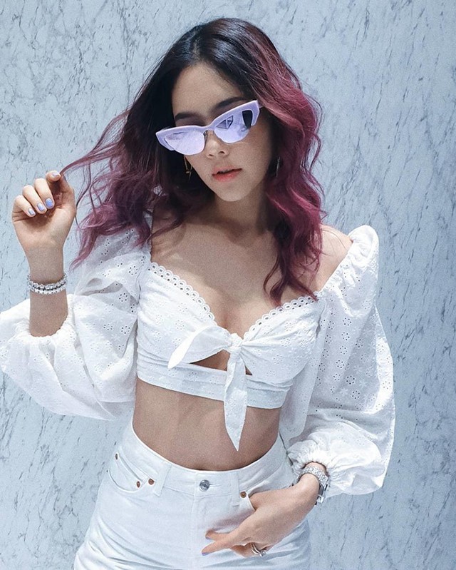 V&ograve;ng eo thon gọn của Chompoo Araya. Tấm ảnh cũng nhận được hơn 200.000 lượt th&iacute;ch tr&ecirc;n Instagram.